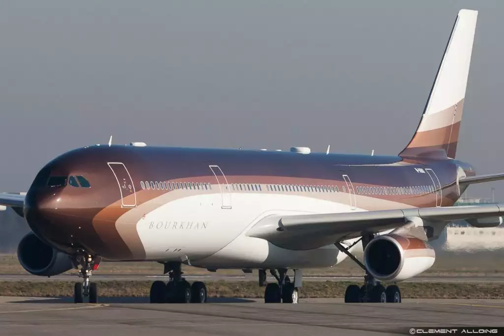 Частный самолет Усманова Airbus A340 M-IABU