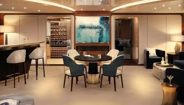 Interiore dell'yacht della freccia