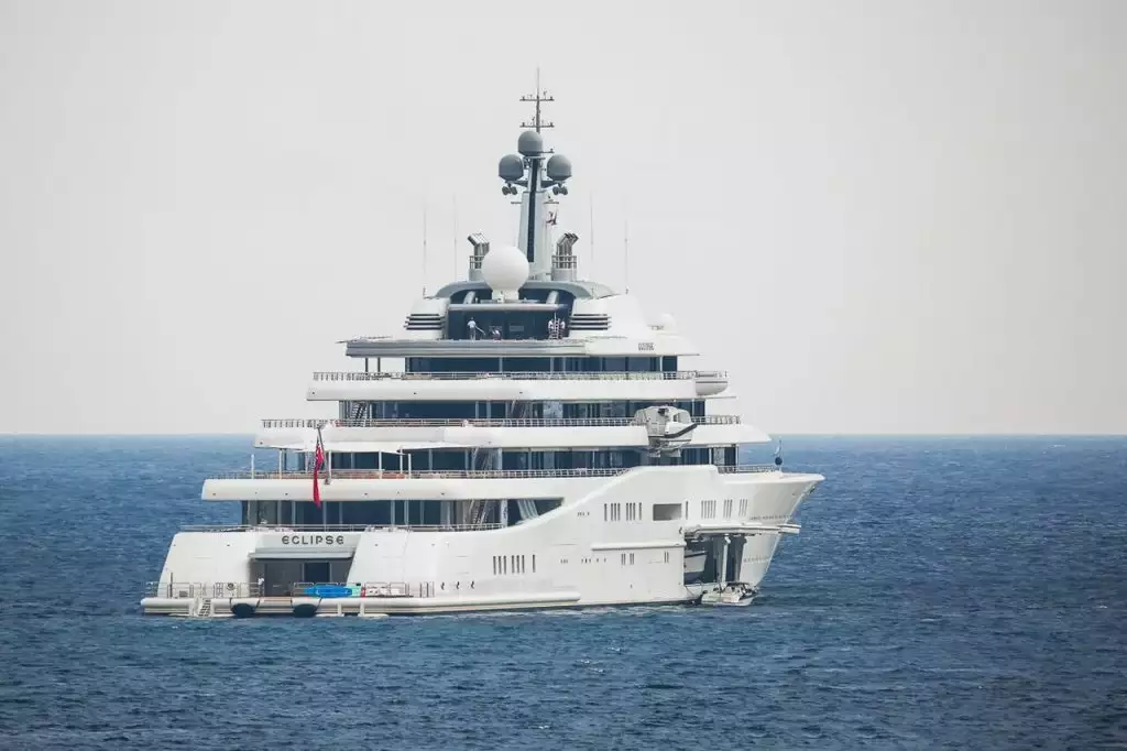 Яхта Романа Абрамовича Eclipse – 162,5м – Blohm+Voss