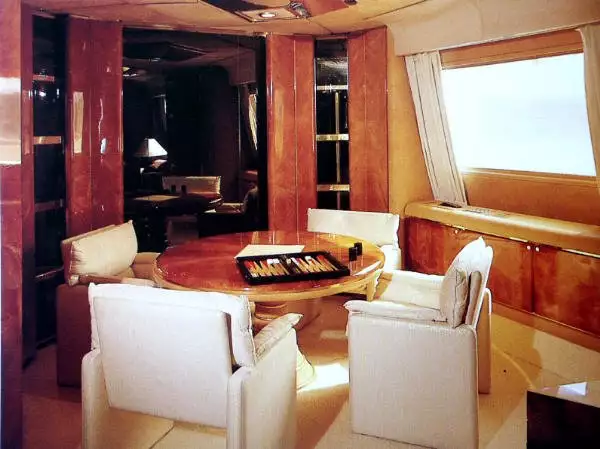 interno dell'yacht Kingdom 5KR