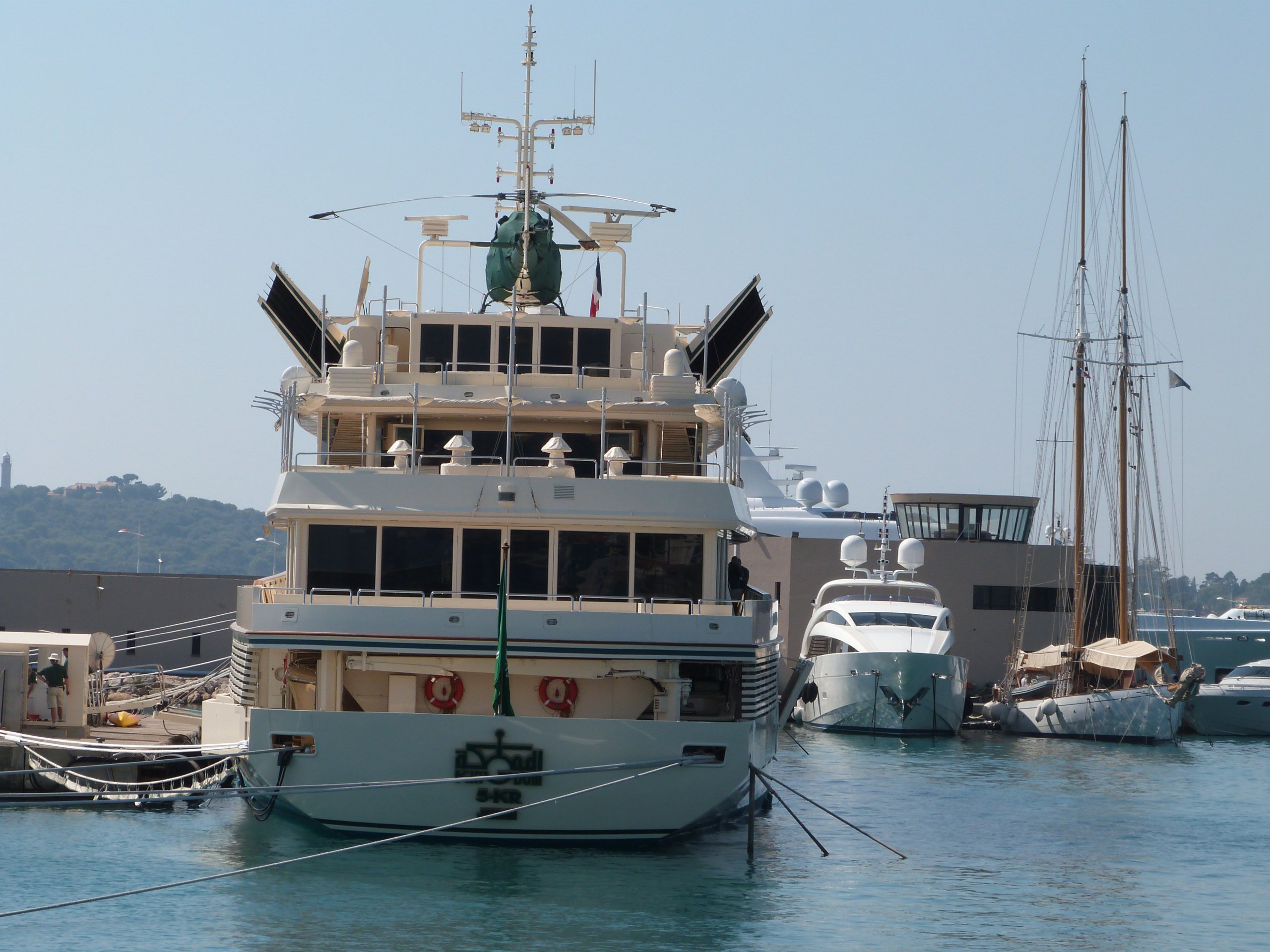 яхта Kingdom 5KR - Benetti - 1980 г. - принц Аль-Валид бин Талал
