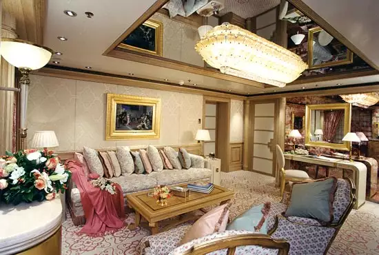 Interno dello yacht del principe Abdulaziz