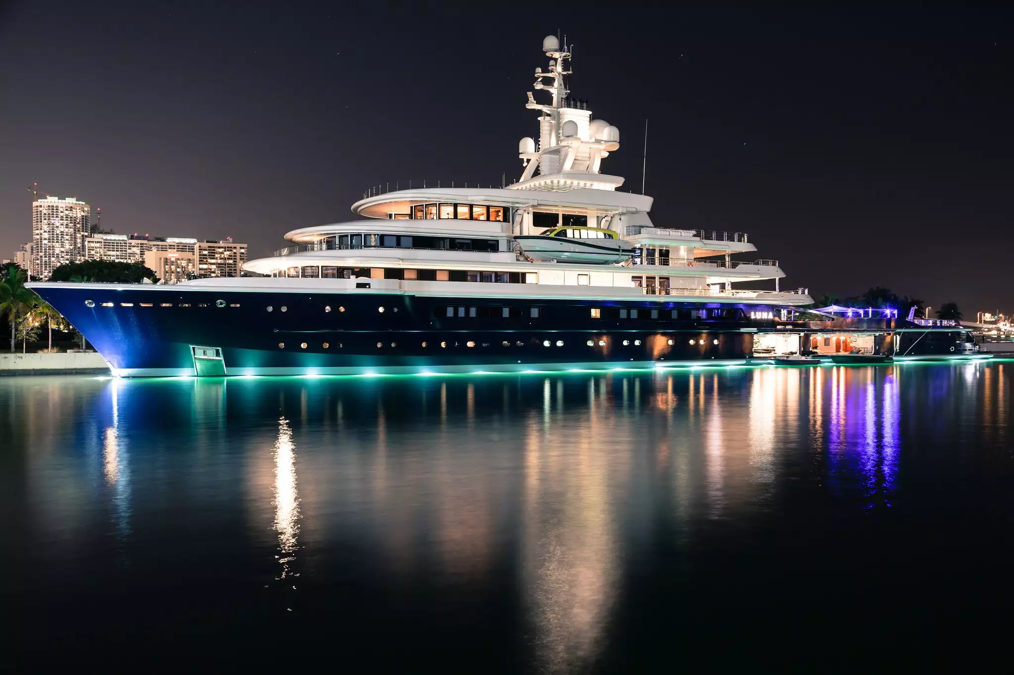 Yacht Luna – 115m – Lloyd Werft - Farkhad Akhmedov