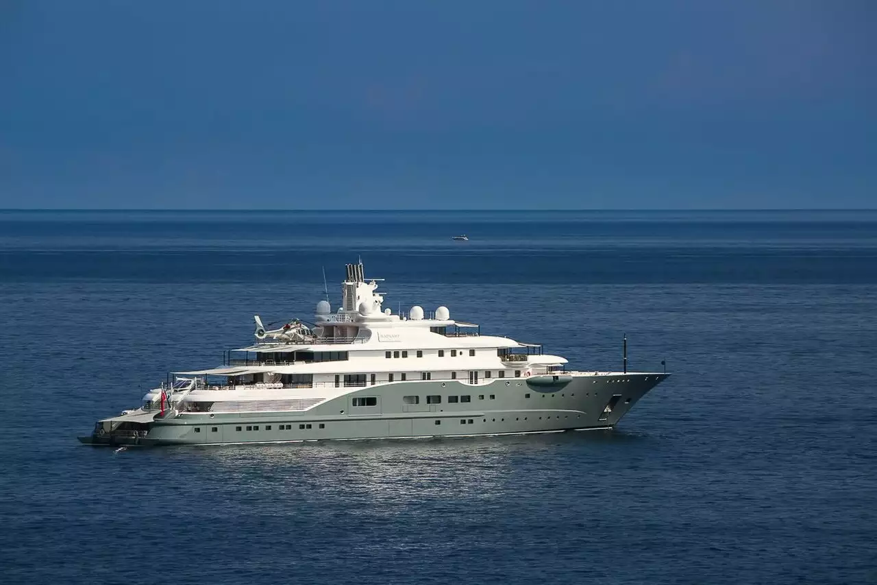 RADIANT Yacht • Lurssen • 2009 • Propriétaire Abdulla al Futtaim