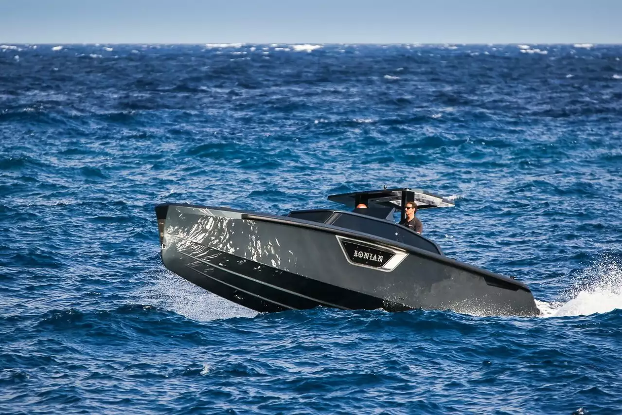 Tender To yacht Lonian – 9,7m – Xtenders