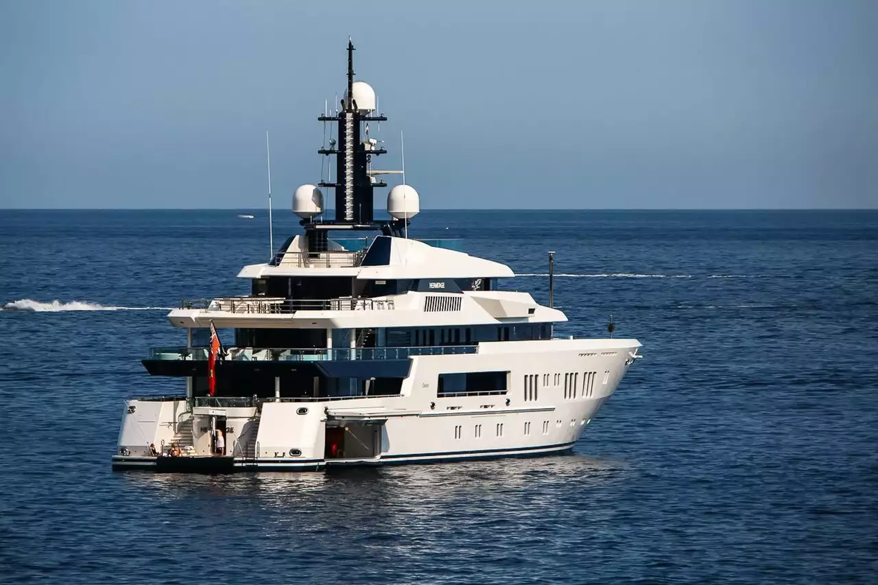HERMITAGE Yacht • Lurssen • 2011 • Propriétaire Anatoly Sedykh HERMITAGE Yacht • Lurssen • 2011 • Propriétaire Anatoly Sedykh