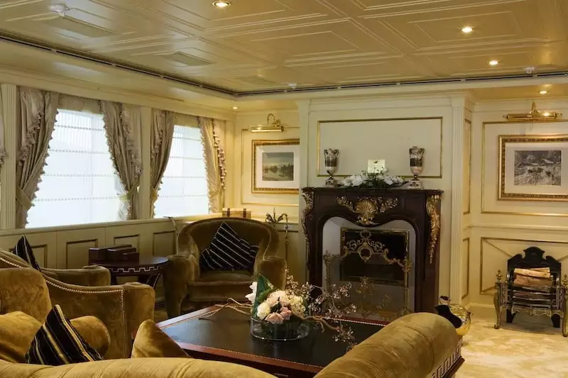 interni romantici reali dell'yacht 