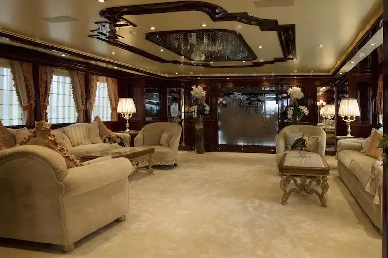 interni romantici reali dell'yacht 