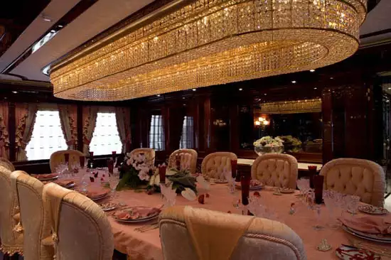 yate Royal Romance interior 