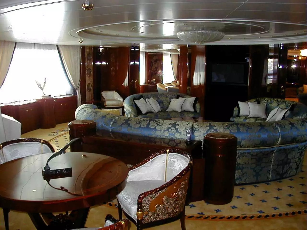 Intérieur du yacht Oceanco Stargate