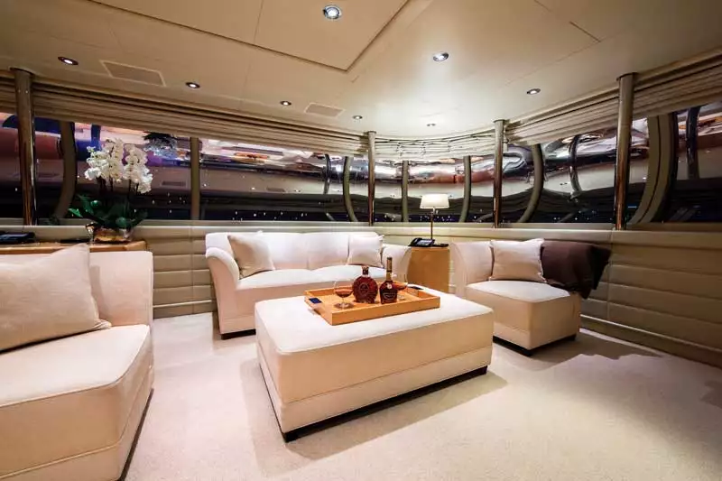 interno dello yacht Zeus