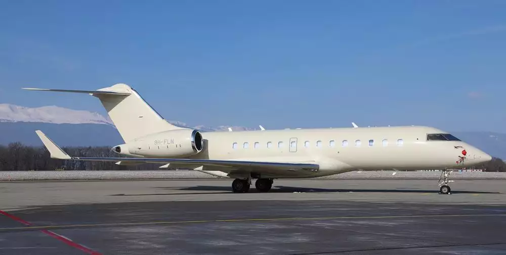 9H-FLN Bombardier Global 5000 Andrey Molchanov 9H-FLN Bombardier Global 5000 Andrey Molchanov