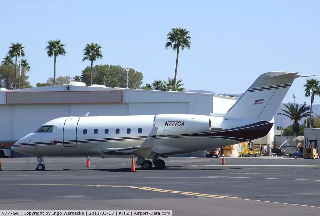 N712HL Bombardier Howard Leight private jet