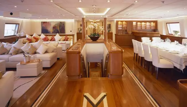 barca a vela M5 interni