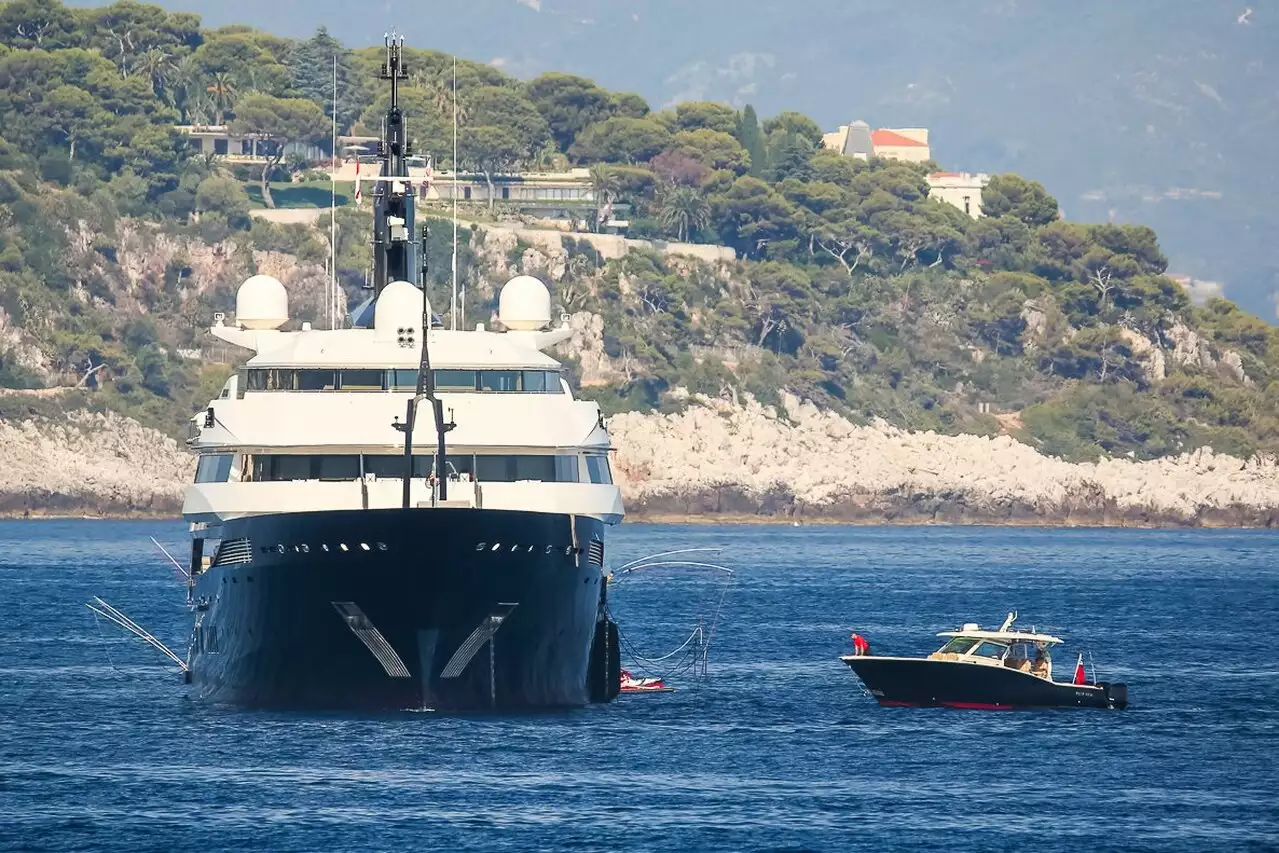 яхта Alfa Nero – 82м – Oceanco