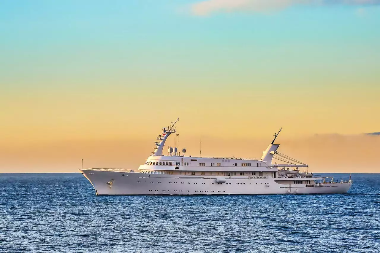 yacht Atlantis II – 116m – Hellenic Shipyards - Niarchos family