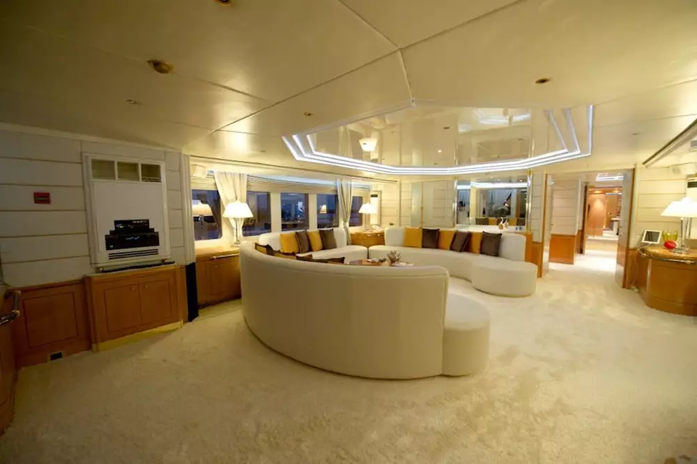 yacht Code 8 intérieur