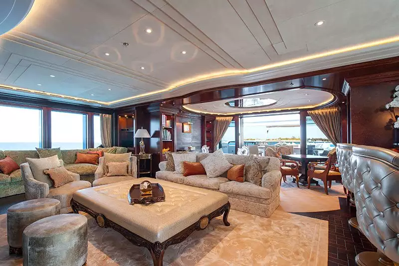 interno dello yacht Elysian