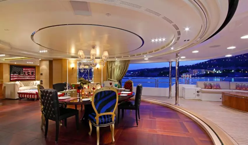 yacht Kosatka intérieur