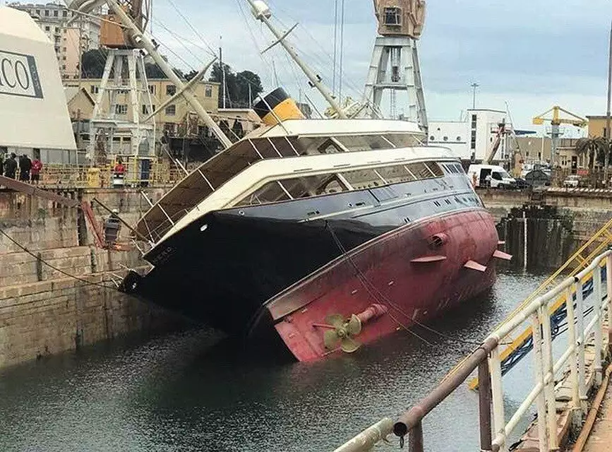 yacht NERO docking accident