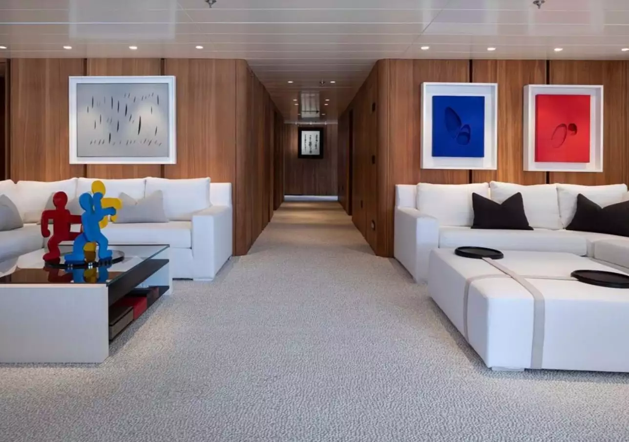 interno dell'yacht Olivia