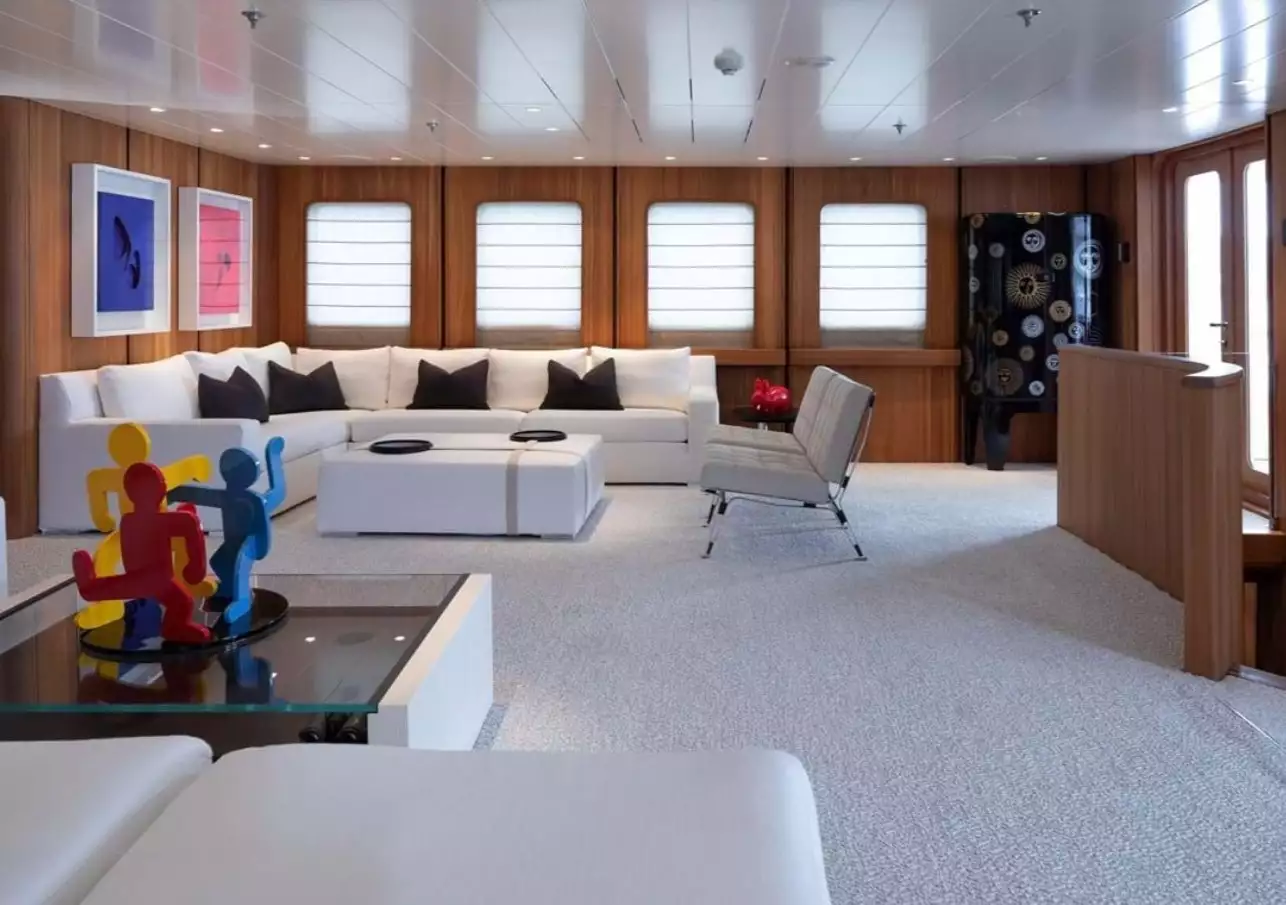 interno dell'yacht Olivia