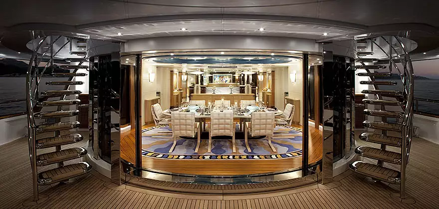 interno dell'yacht Sycara-V 