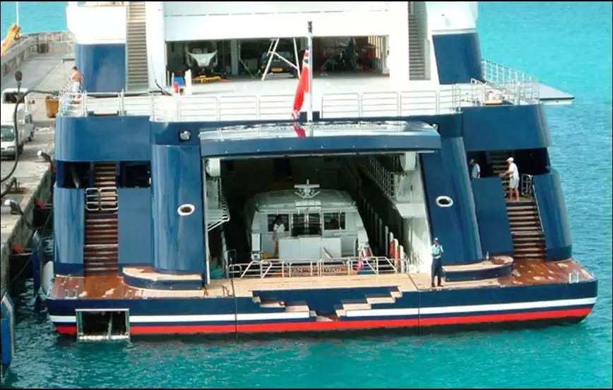 Garage à annexe flottante pour yacht Octopus