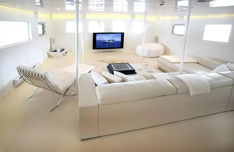 yacht Akula intérieur 
