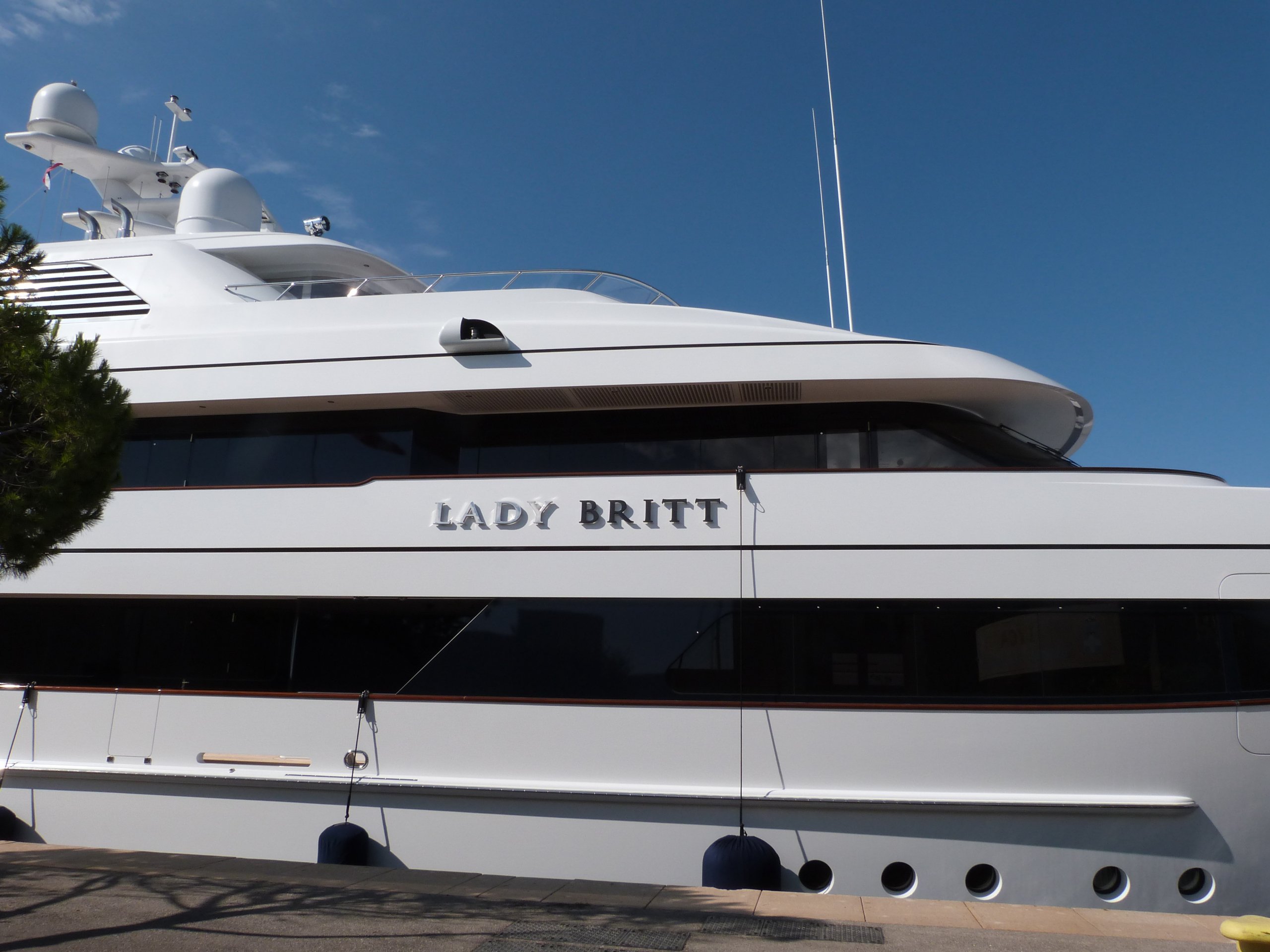 LADY BRITT Jacht • Feadship • 2011 • Eigenaar Sten Warborn