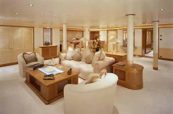 interno dello yacht Pegasus VIII