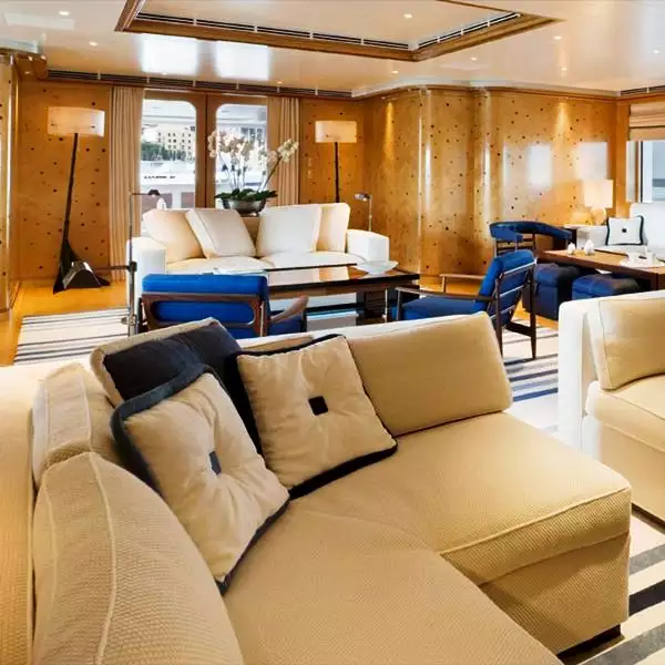 yacht Rocinante interior