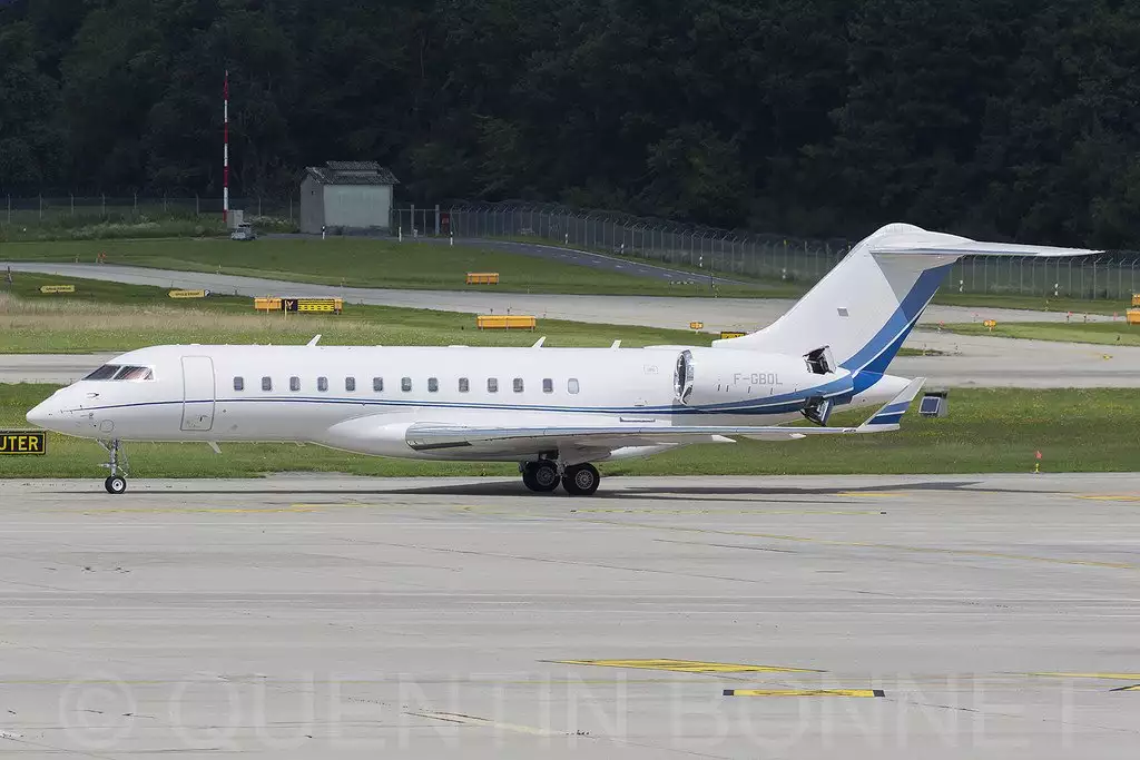 F-GBOL Global 6000 Vincent Bollore privéjet F-GBOL Global 6000 Bollore