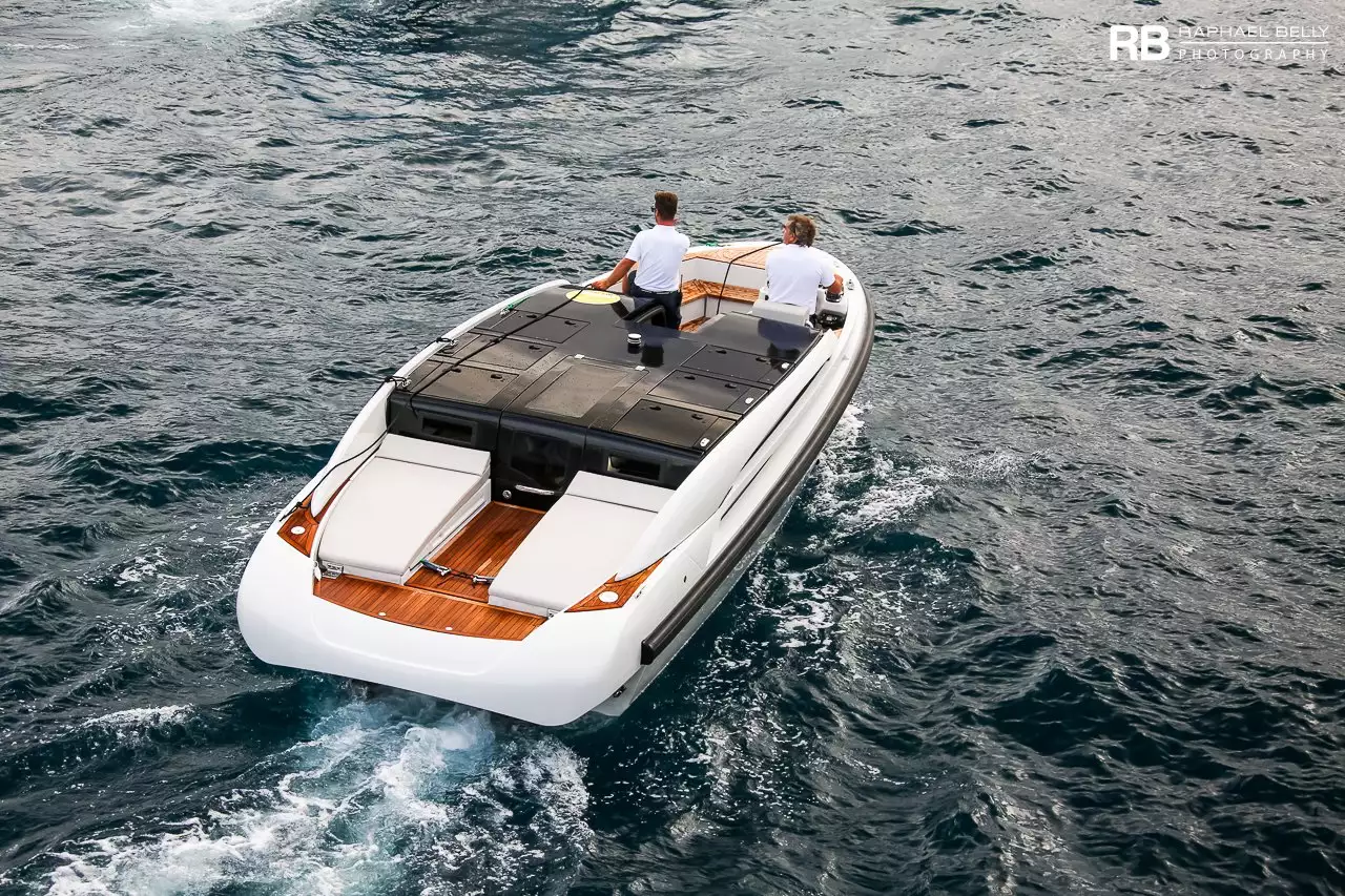 Tender To Yacht Elements (Limusina) – 8,6m – Custom F Line