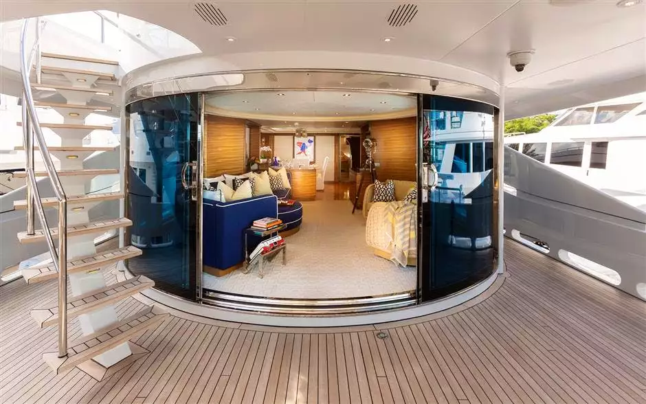 yacht Totally Nuts intérieur