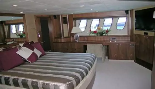 yacht Leading Fearlessly interior