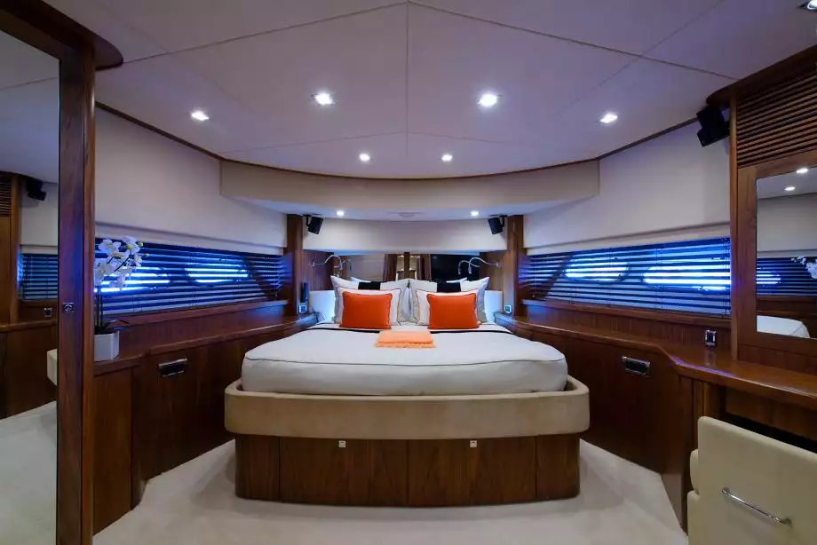 Yacht Leading Fearlessly Interieur