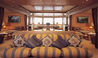 interno dell'yacht H3