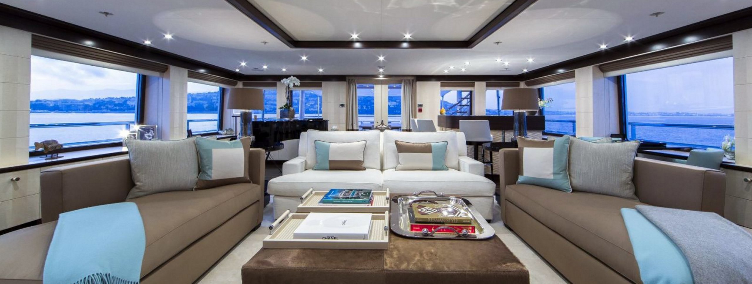 Interno di Amels Yacht Revelry