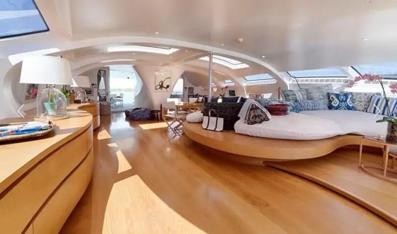 interno dell'yacht Adastra 