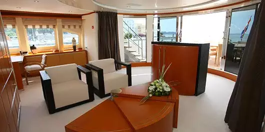 interno dell'yacht Agram