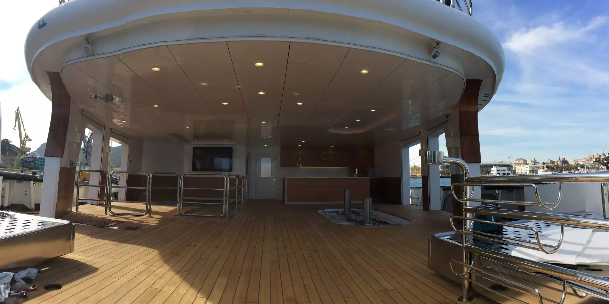 interno dell'yacht Arctic P