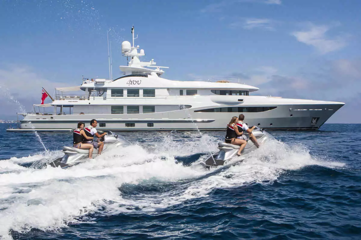 yacht Revelry – 55m – Amels – Tom et Judy Love