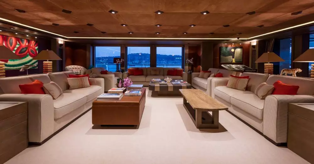 yacht Solaris intérieur 