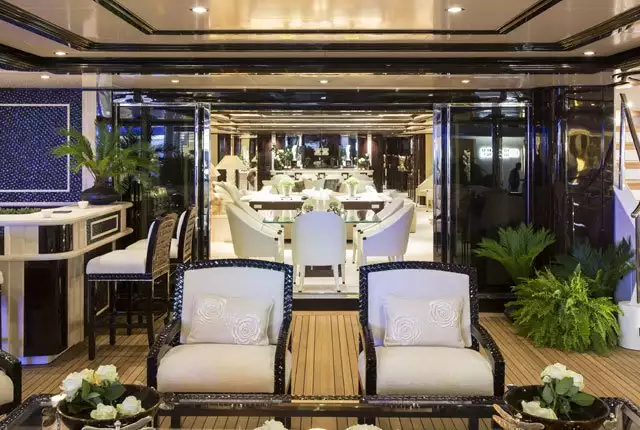 interno dell'illusione V dell'yacht 