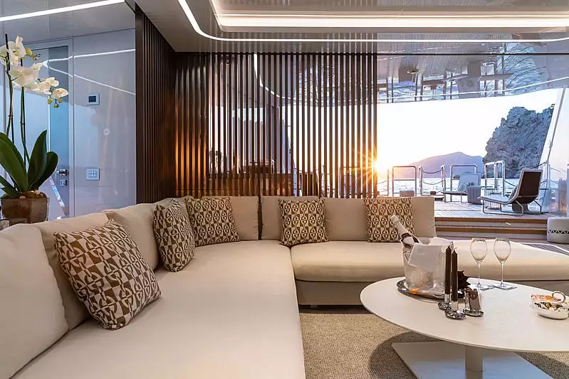 yacht Artisan interior