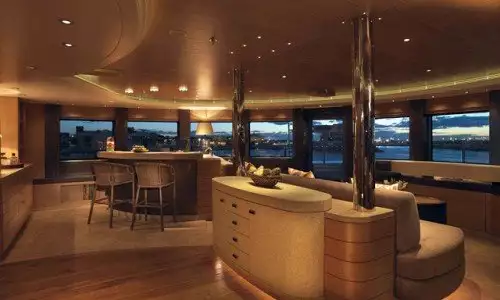 interno dell'yacht Naia