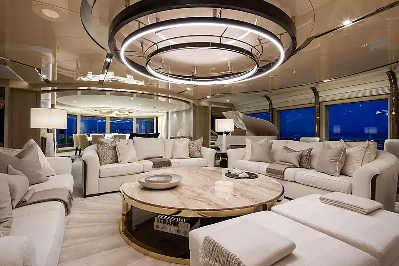 interno dell'yacht Neninka