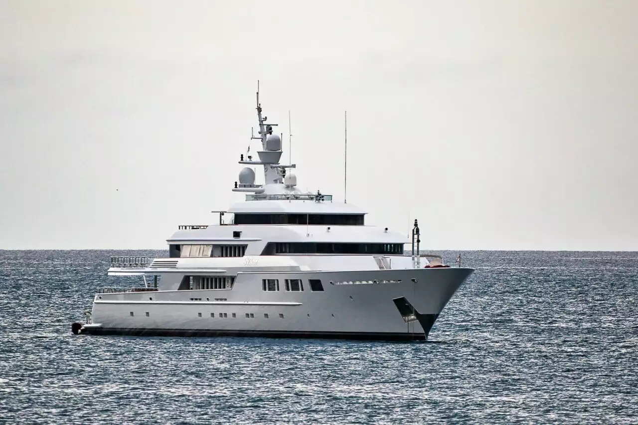 Yacht Nomad – 70 m – Oceanfast – George Prokopiou
