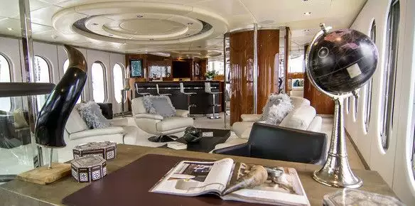 interno dell'yacht Plvs Vltra 